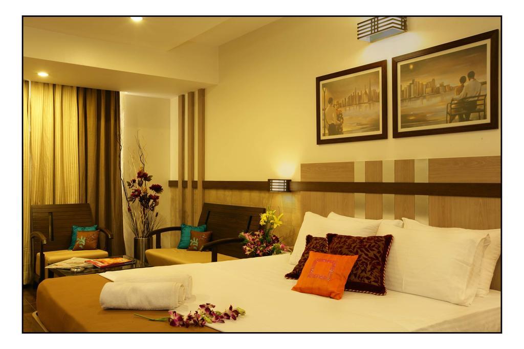 Hotel Utsav Deluxe Púna Exteriér fotografie