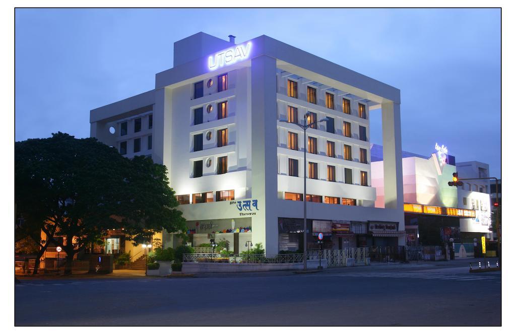 Hotel Utsav Deluxe Púna Exteriér fotografie