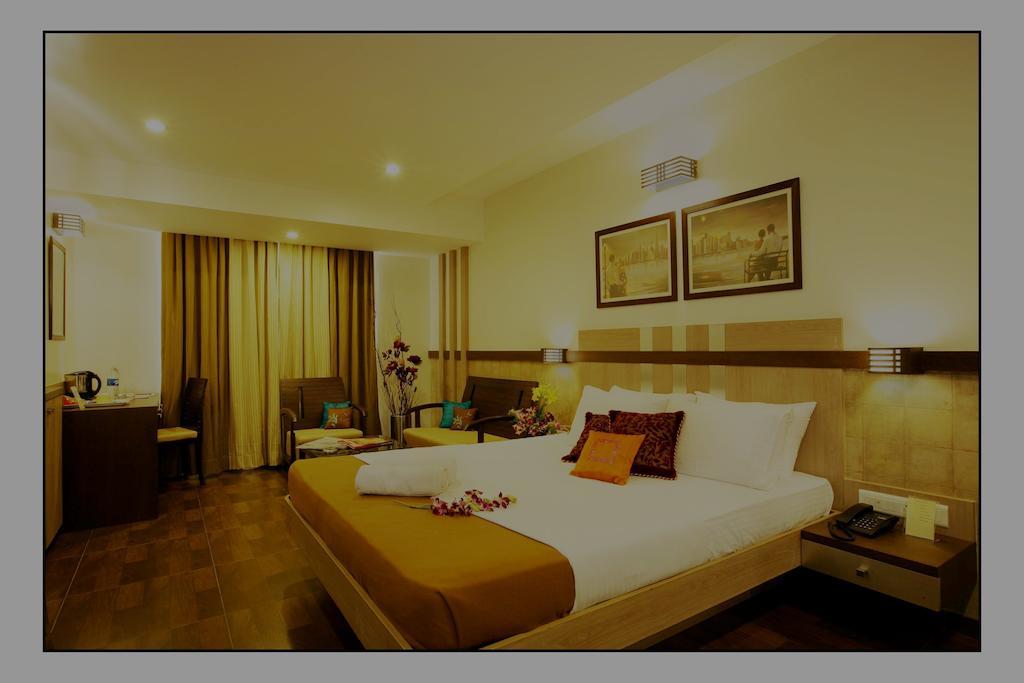 Hotel Utsav Deluxe Púna Pokoj fotografie