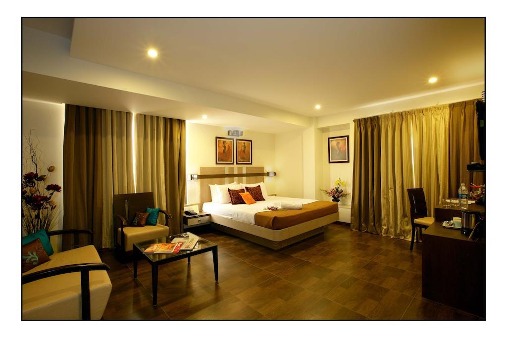 Hotel Utsav Deluxe Púna Pokoj fotografie