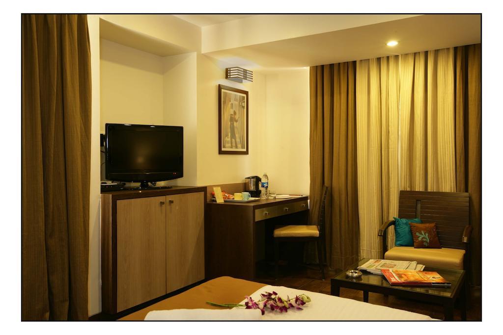 Hotel Utsav Deluxe Púna Pokoj fotografie