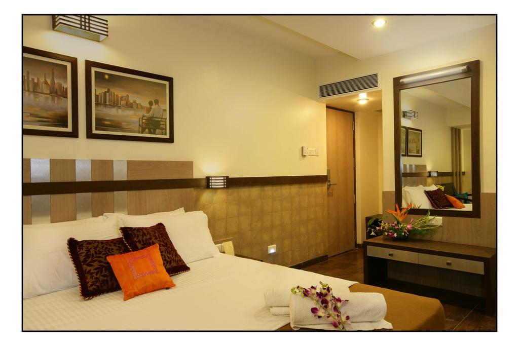 Hotel Utsav Deluxe Púna Exteriér fotografie