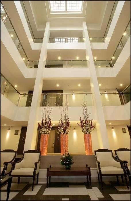 Hotel Utsav Deluxe Púna Exteriér fotografie