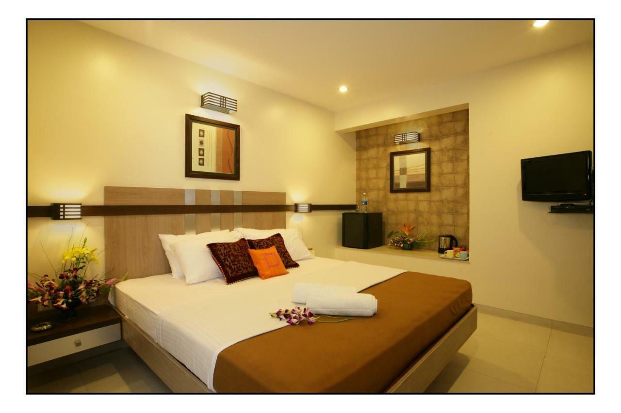 Hotel Utsav Deluxe Púna Exteriér fotografie