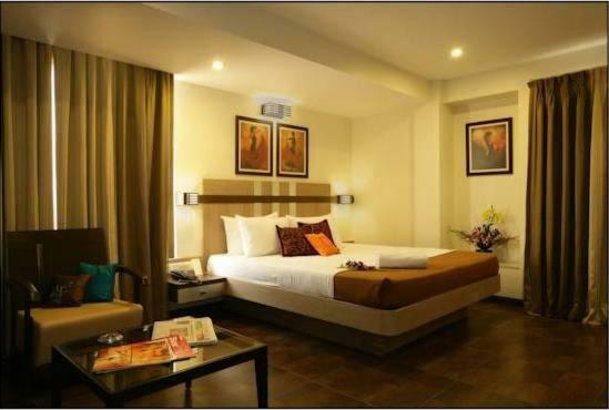 Hotel Utsav Deluxe Púna Exteriér fotografie
